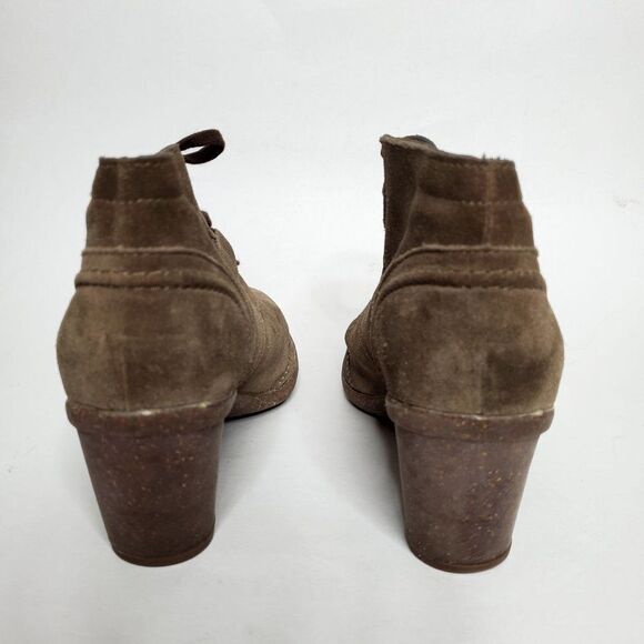 Clarks Artisan Carleta Khaki Suede Neutral Chunky Ankle Boots - Picture 3 of 6